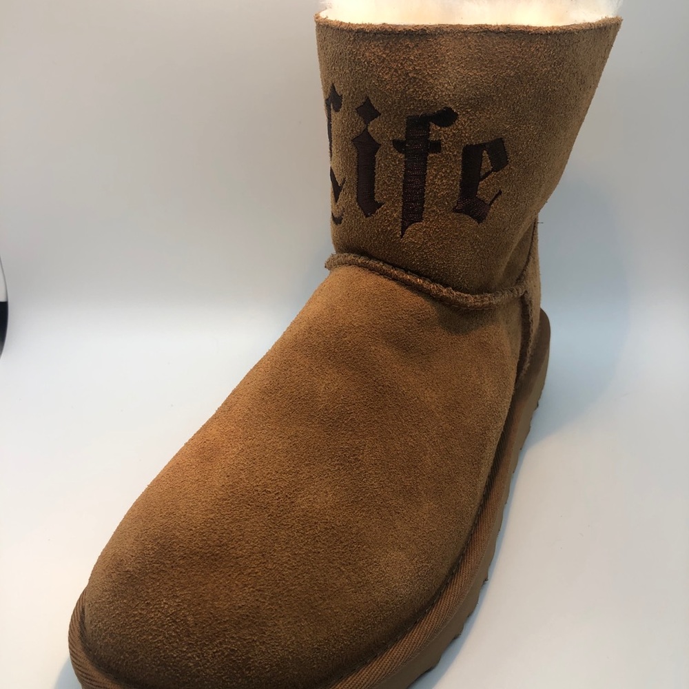 NEW Women’s  Limited Edition “Ugg Life” Short Boot - Picture 3 of 7